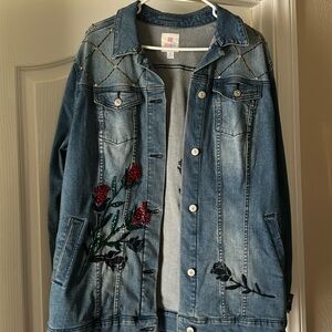 Jean jackets with embroidered roses with pockets
